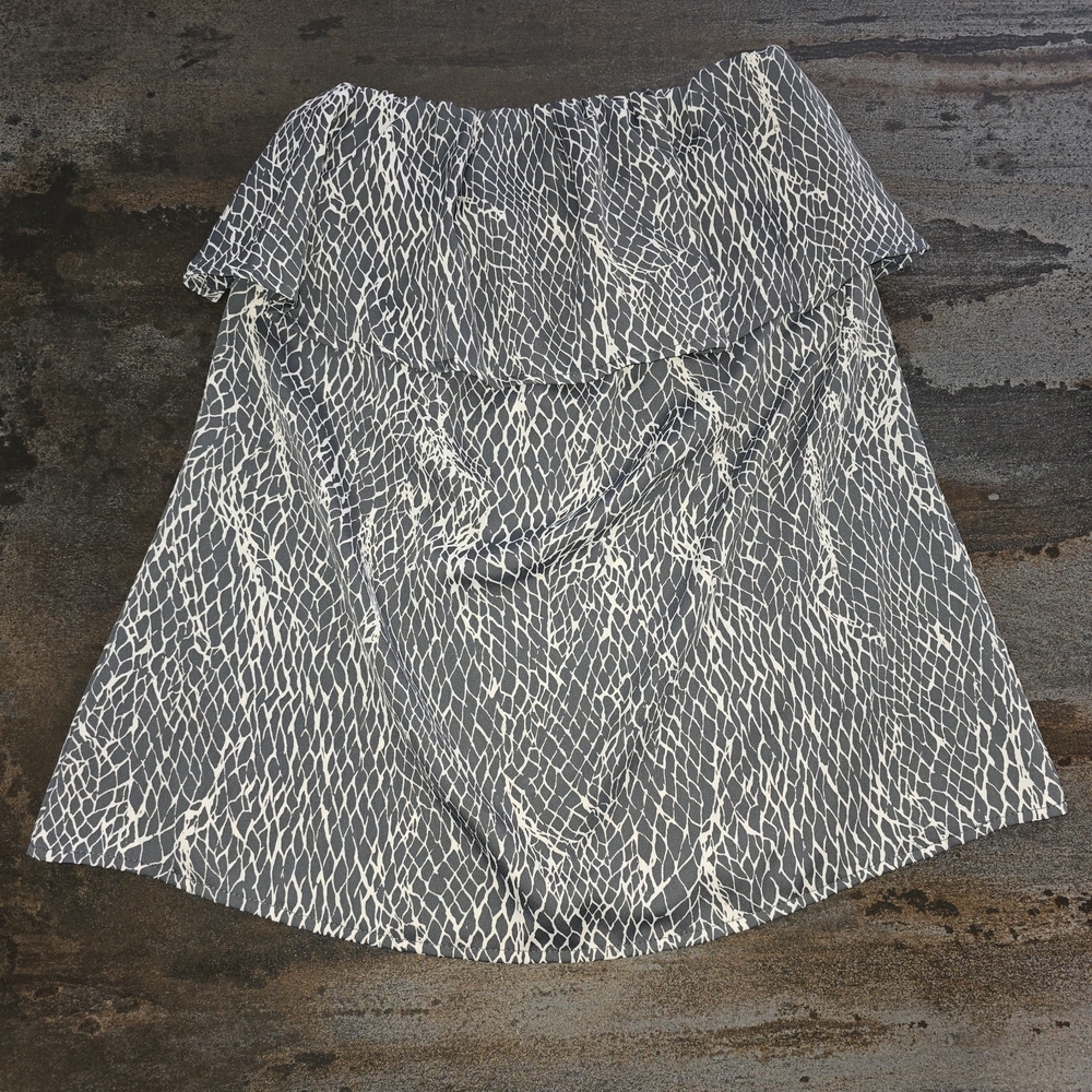 Tyche Size Small Off-Shoulder Black and White Patterned Top